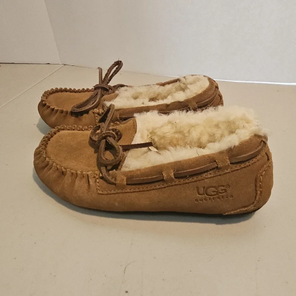UGG Kid's Youth 1 EU 31 Dakota Slipper Style 5296 - Chestnut Slip-On Shoes